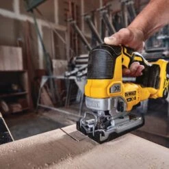DeWalt 20V MAX* Cordless/Brushless Jigsaw Kit With 5.0Ah Battery And Charger -Carpentry Shop 67653 07 1000