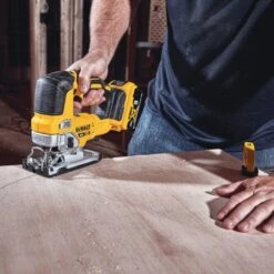 DeWalt 20V MAX* Cordless/Brushless Jigsaw Kit With 5.0Ah Battery And Charger -Carpentry Shop 67653 08 1000